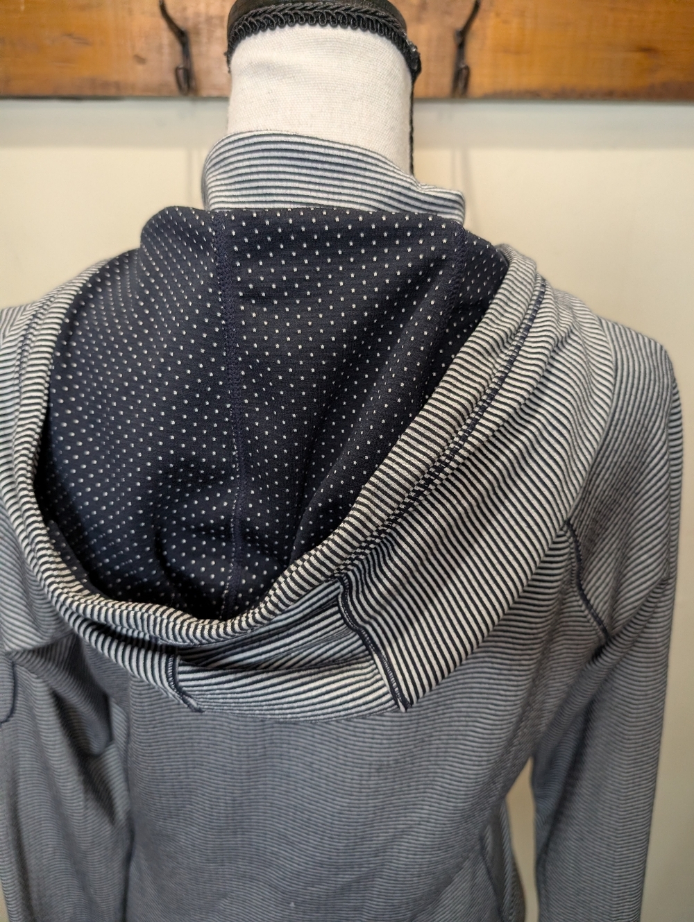 Athleta Womens Heavenly Heights Striped Hoodie Navy Long Sleeve 1/2 Zip - Picture 11 of 16